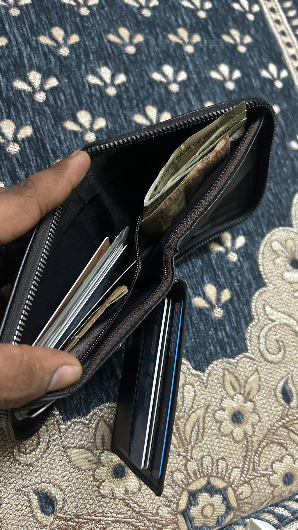 Proper wallet for men and women -leather