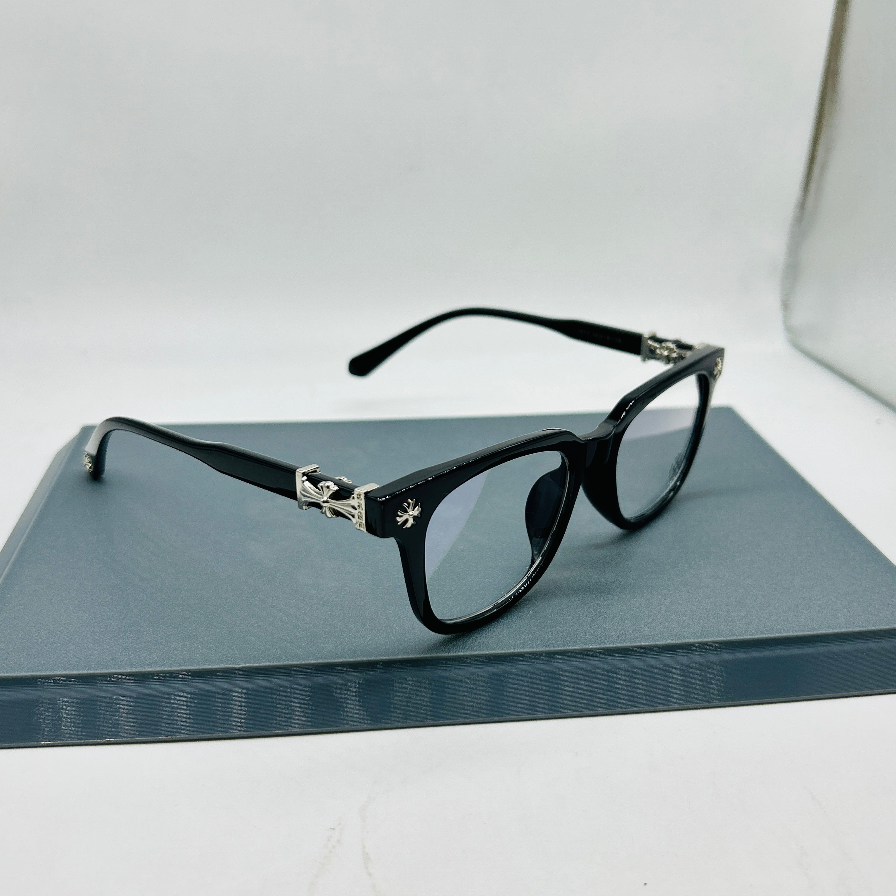 Trending Premium ch glasses model no: 268 without box