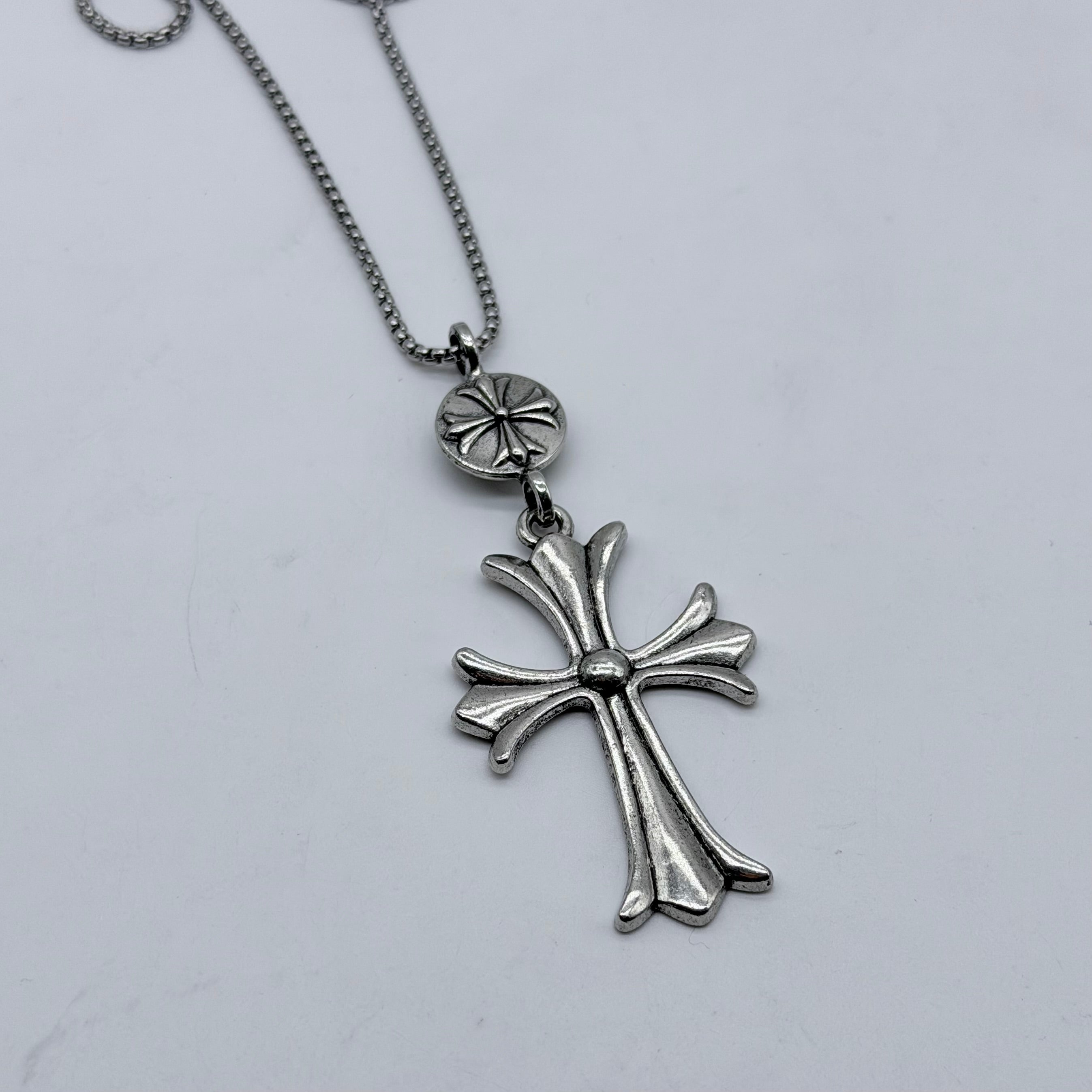 Vintage Chrome Cross Pendant Necklace – Silver Gothic Cross Chain