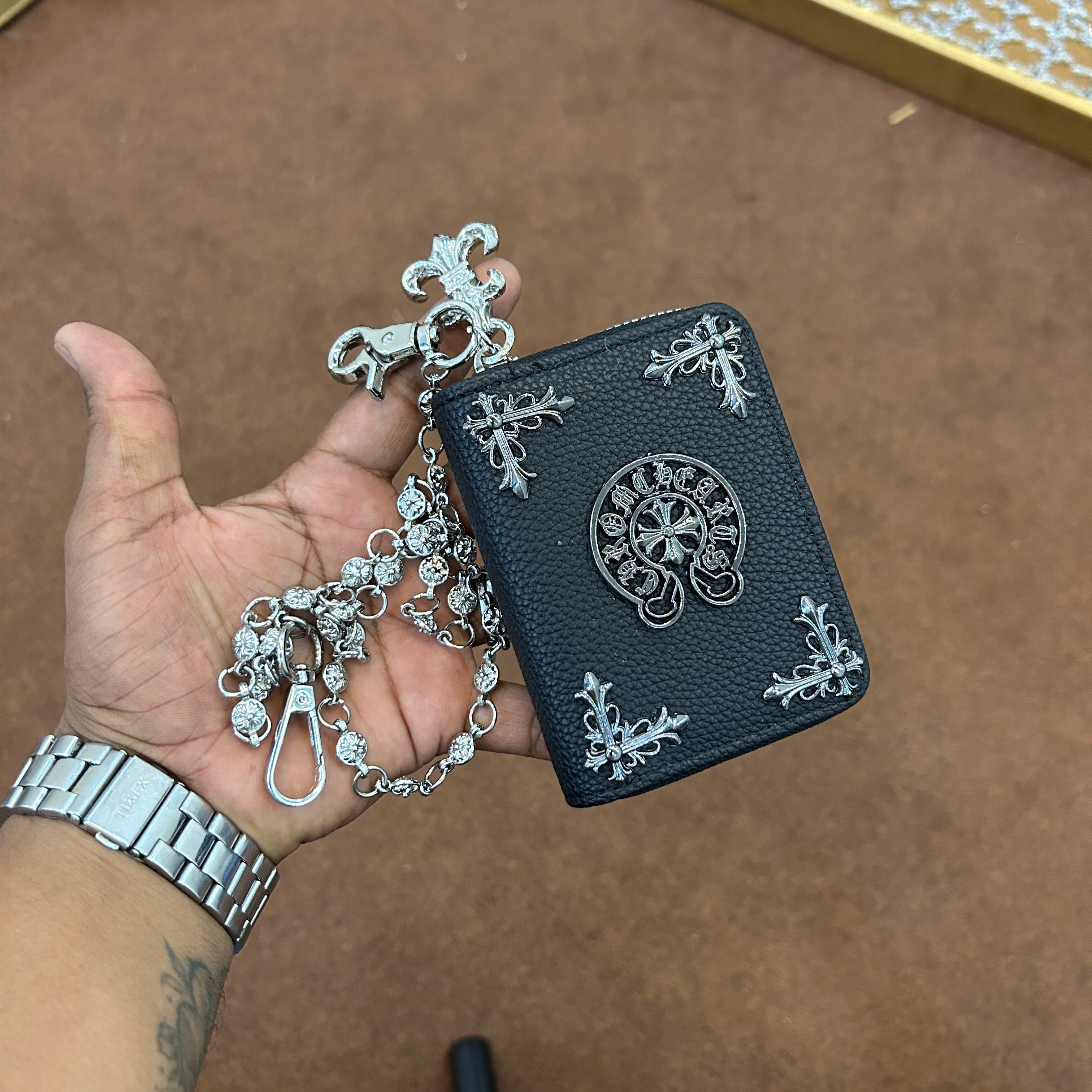 Chrome wallet with side chain