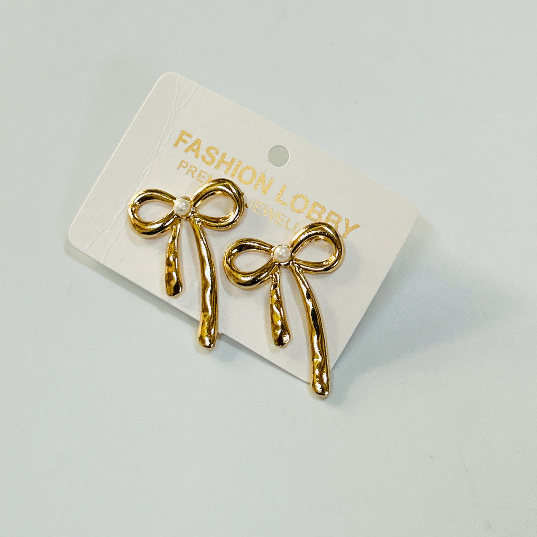 Pearl bow earring