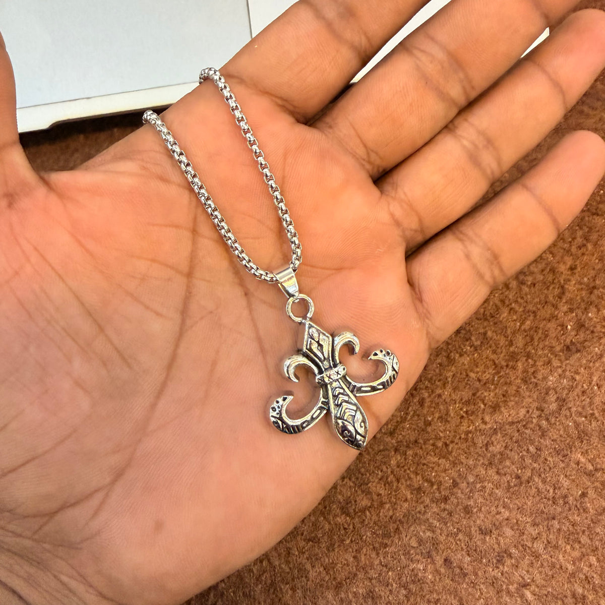 Ch pendant with chain