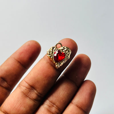 5 pcs Red heart golden charms