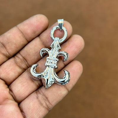 Vintage Fleur Chrome Pendant
