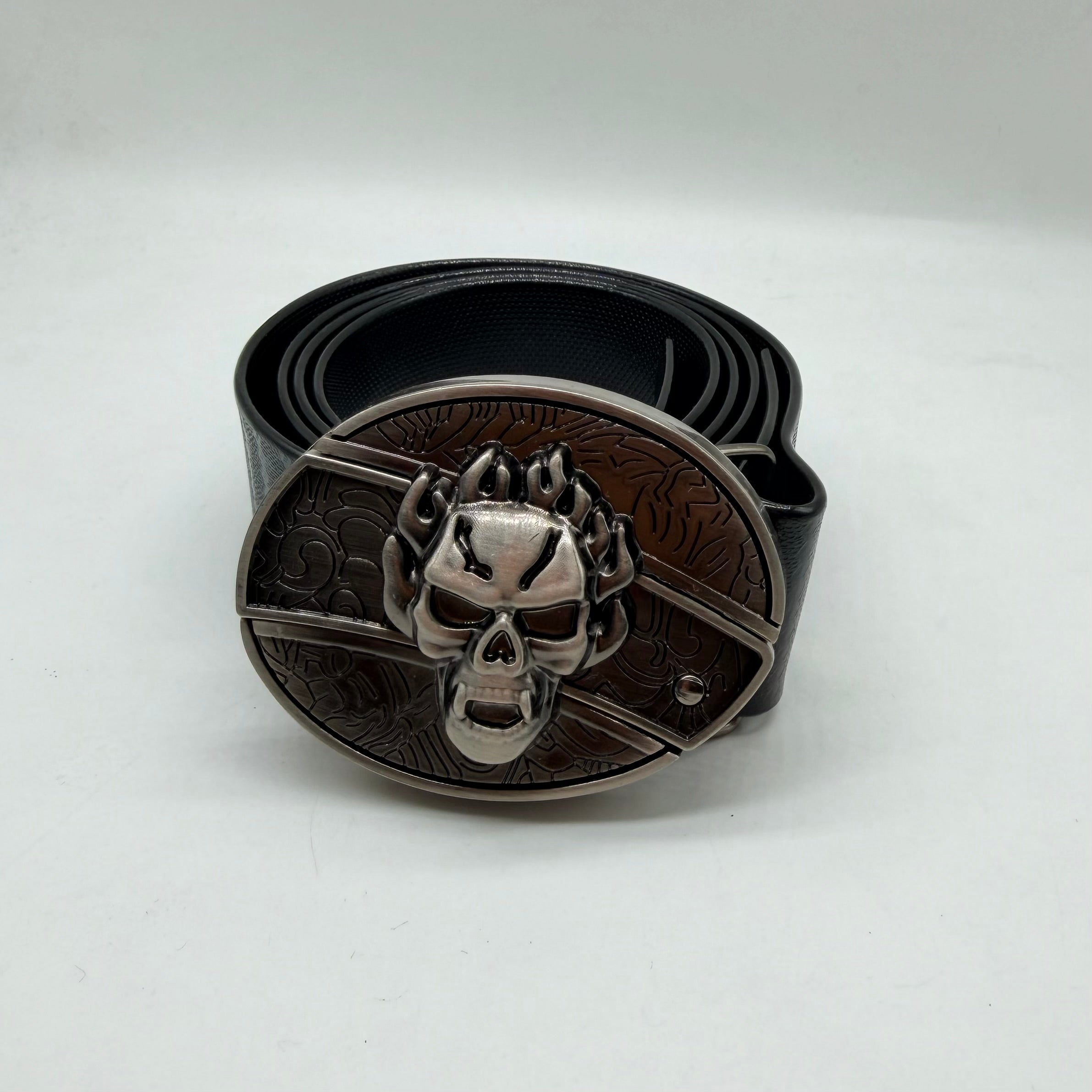 ￼Fire skull knife buckle belt