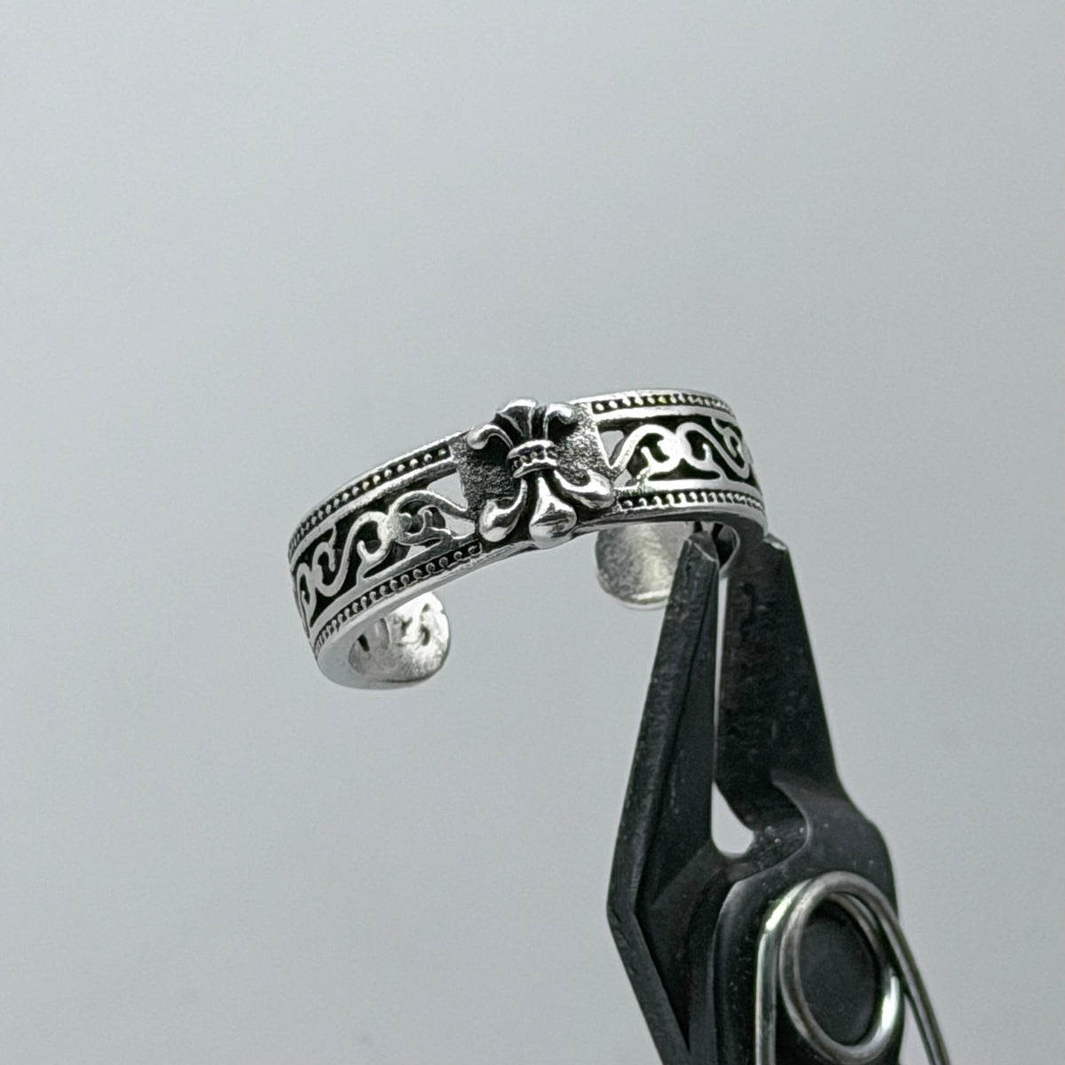 3-Piece CH Floral Band Ring Set – Vintage silver design with intricate detailing.