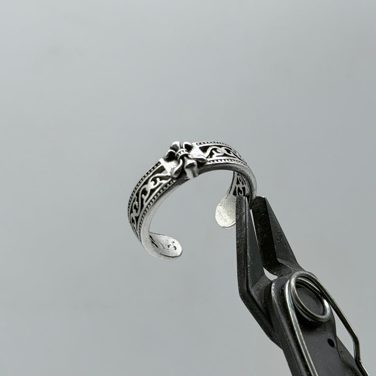 3-Piece CH Floral Band Ring Set – Vintage silver design with intricate detailing.