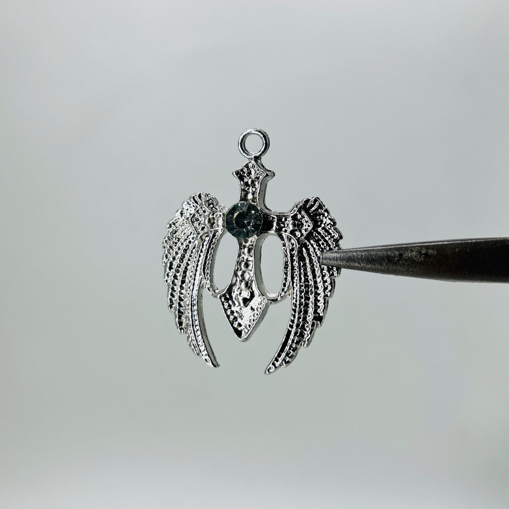 Silver wings dark green stone pendant