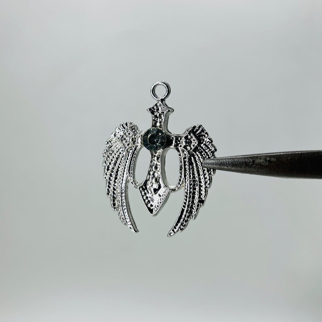 Silver wings dark green stone pendant