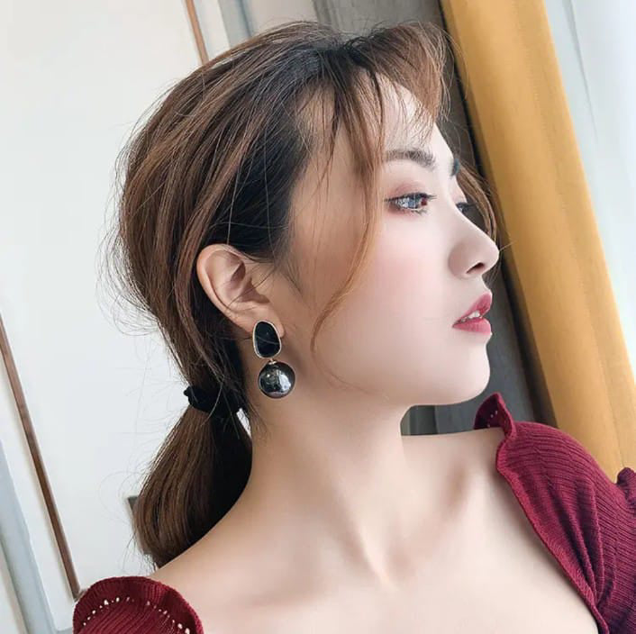 Korean big black pearl earrings