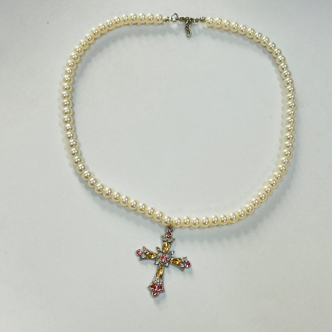 trending pearl white necklace
