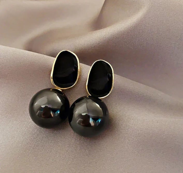 Korean big black pearl earrings