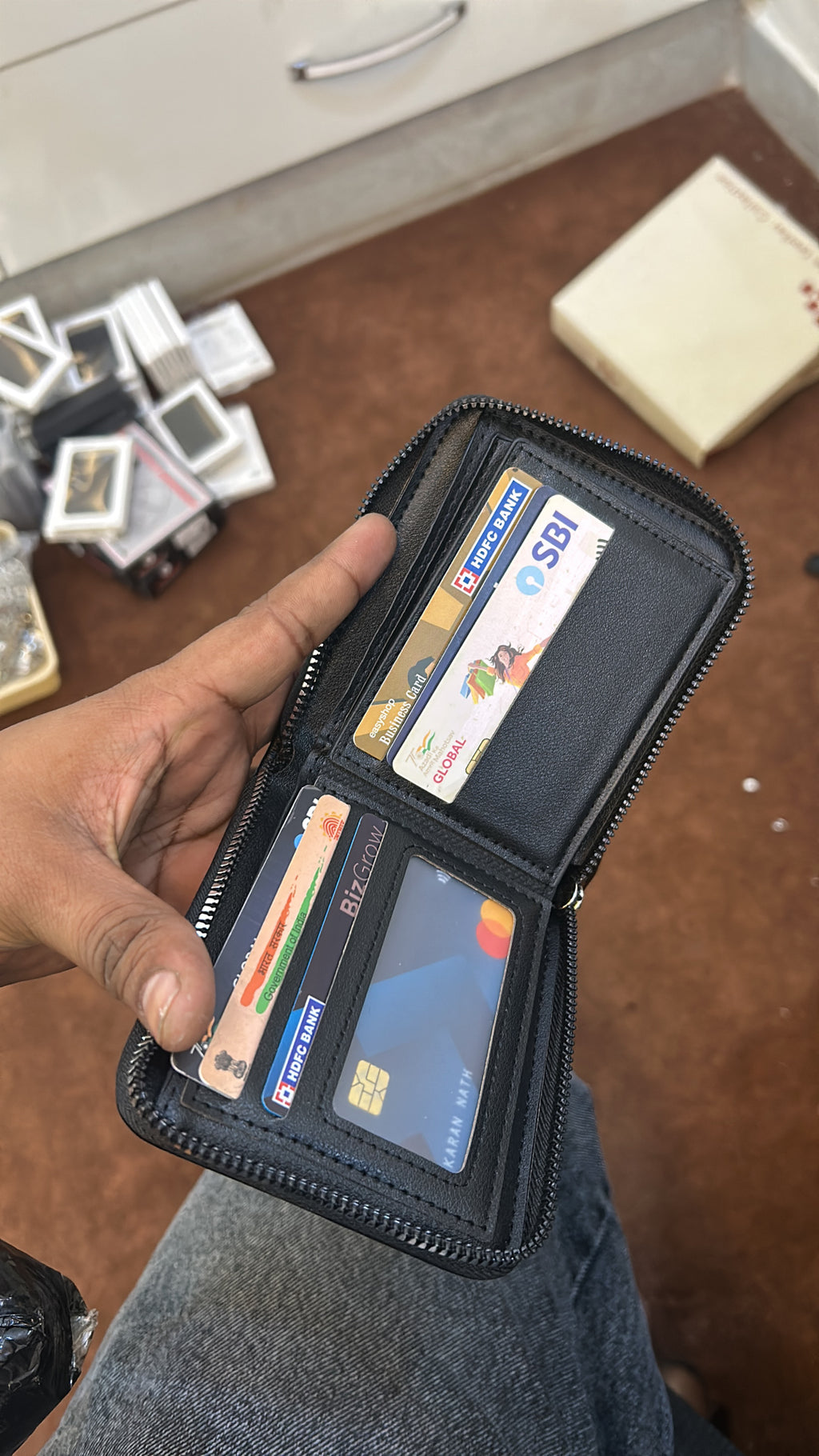 Proper wallet for men and women -leather