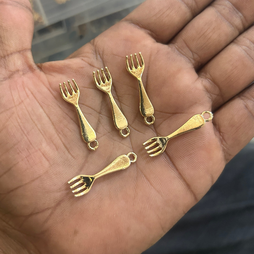 5 pcs gold fog charms