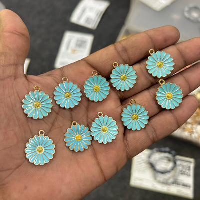 10 pcs daisy charms