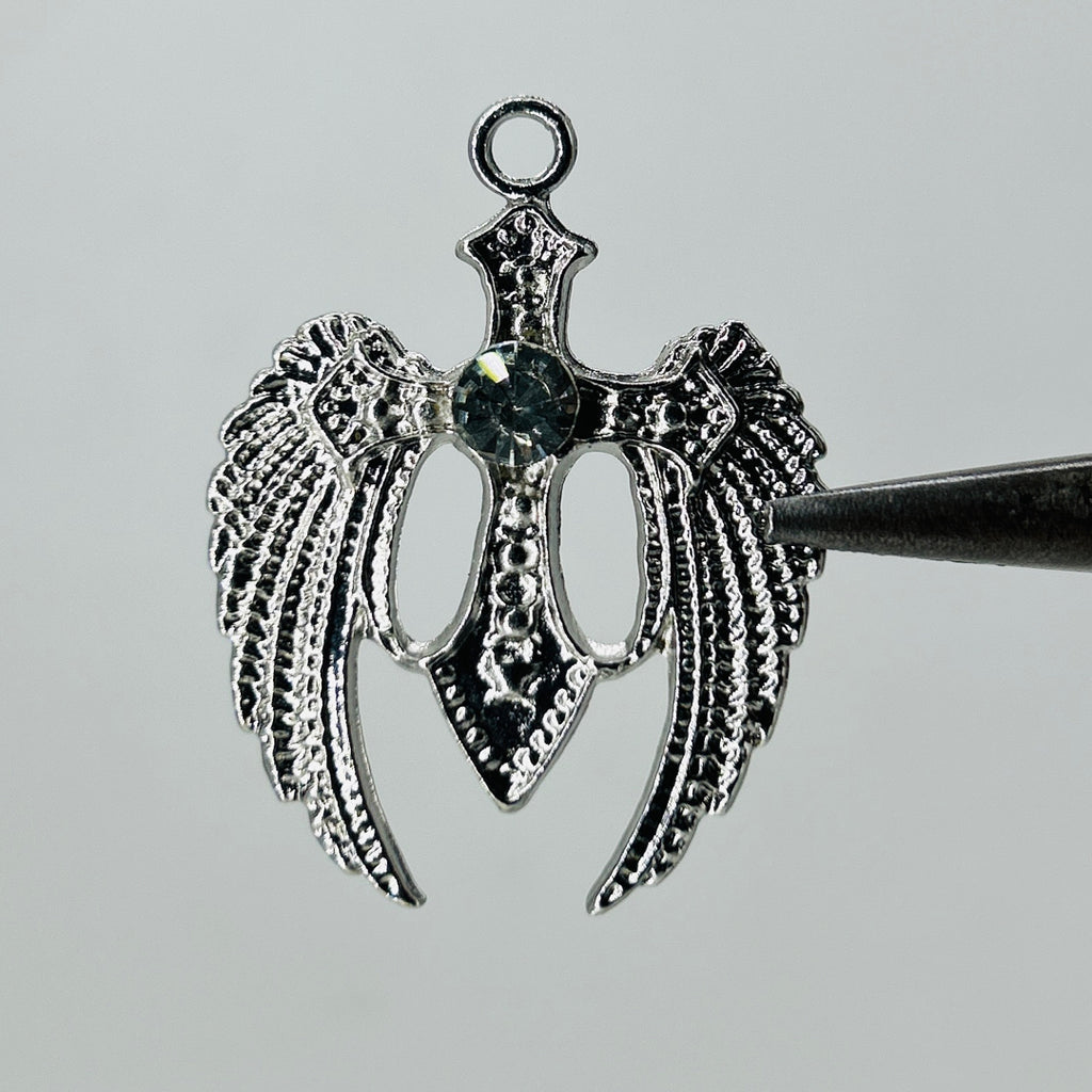Silver wings dark green stone pendant