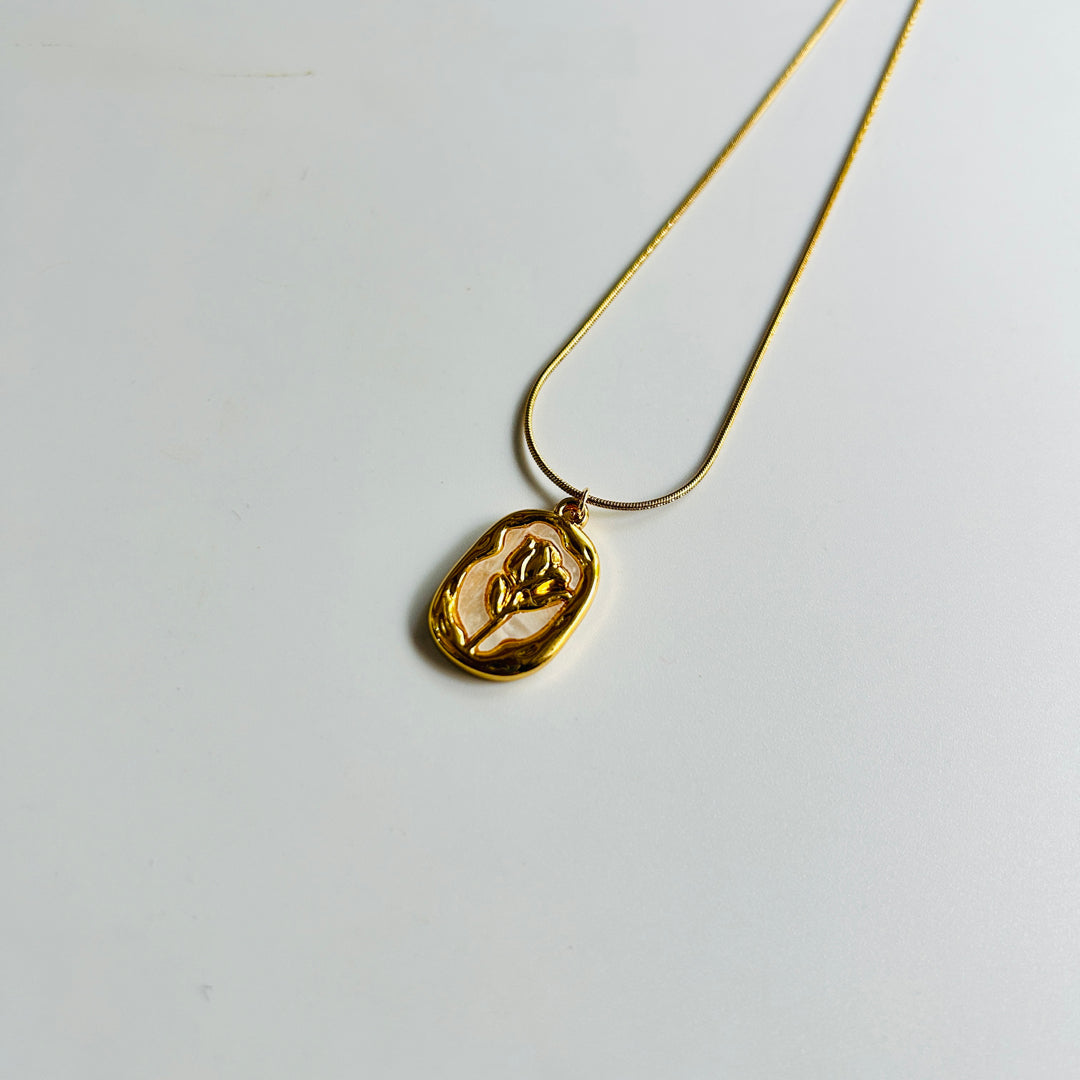 anti tarnish golden rose pendant necklace